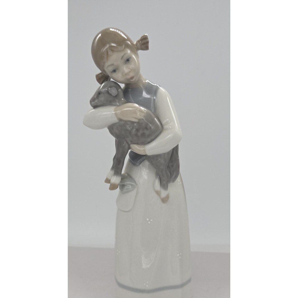 Lladró Nina Gorderita #1010, Porcelain, Girl With Lamb 8 1/4" *READ*
